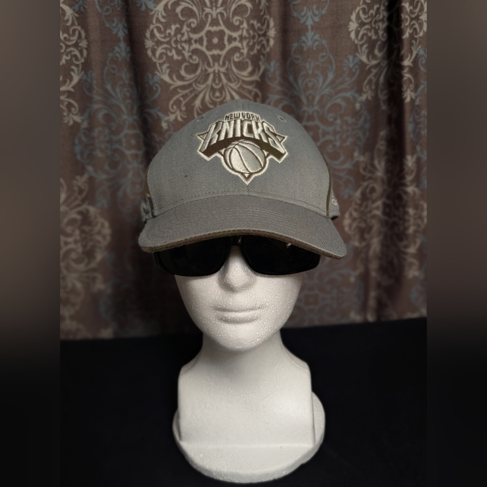 Men's Adidas Gray and Camo New York Knicks Hat Size L/XL